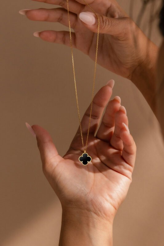 van cleef bileklik, van cleef kolye, van cleef küpe, van cleef yüzük, van cleef modeller, van cleef uzun kolye, van cleef tekli bileklik, 5 motif van cleef, gümüş van cleef, van cleef gümüş, 777 gümüş kolye, 520 gümüş kolye, sayı sekans kolyeler, kırmızı ip kolye, mucize şans bileklik, kişiye özel bileklik, kişiye özel kolye, mauro icardi bileklik, taraftar bileklikleri, malakit bileklik, ametist bileklik, inci kolye, inci bileklik, suyolu bileklik, suyolu kolye, ay yıldız bileklik